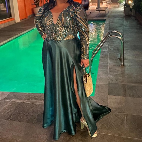Designer formal gown. - Picture 1 of 1
